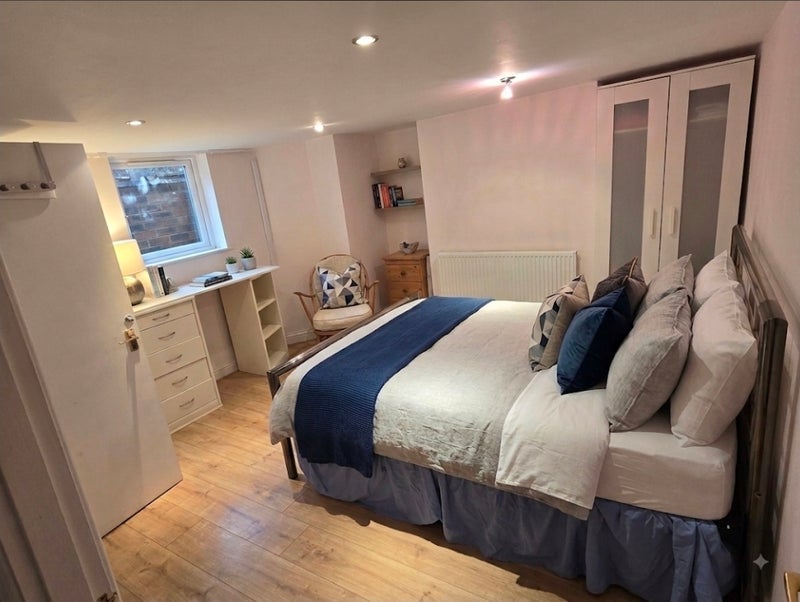 Room Heaton Road in Manchester