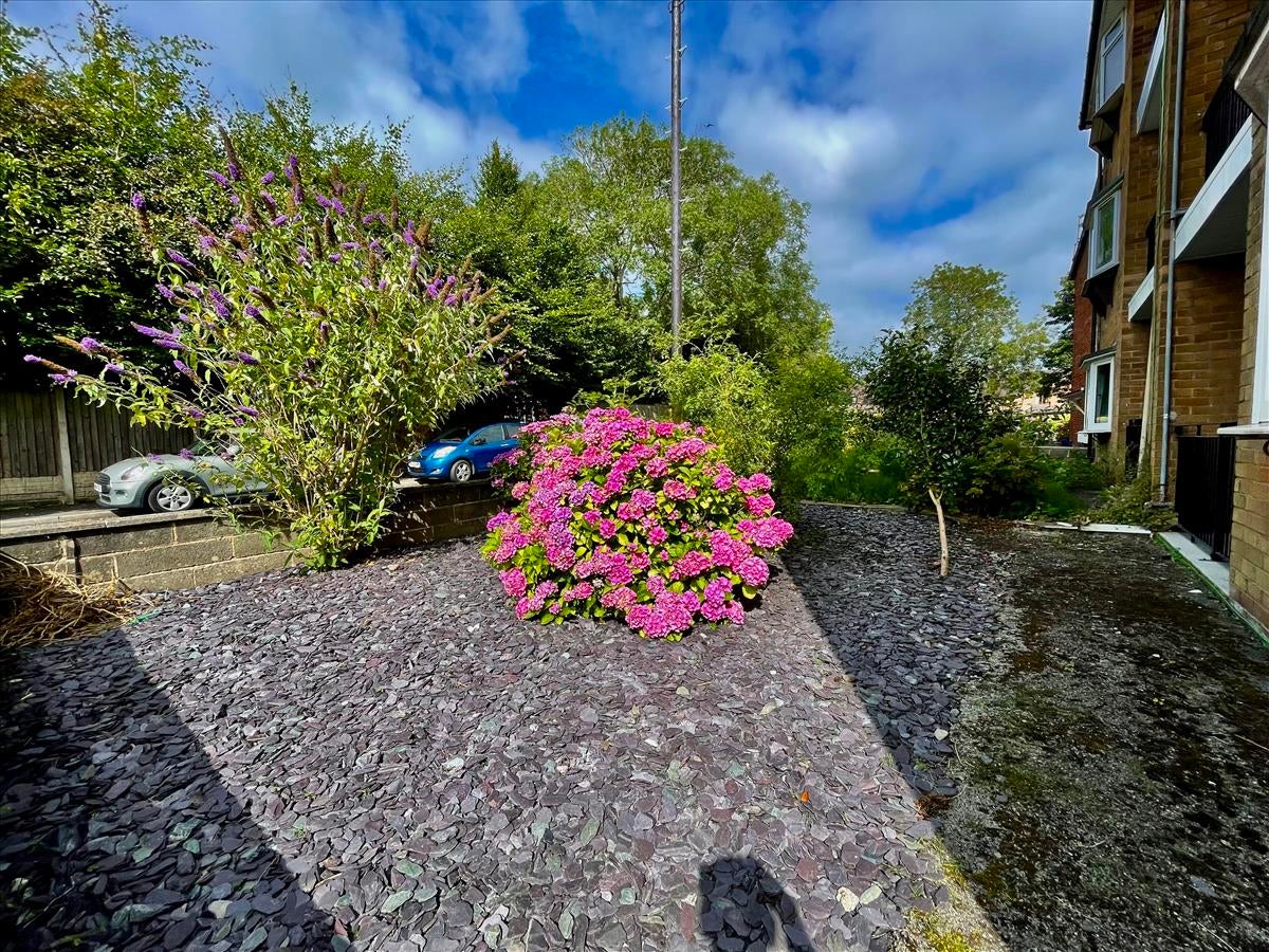Flat Ashwood Road in Preston