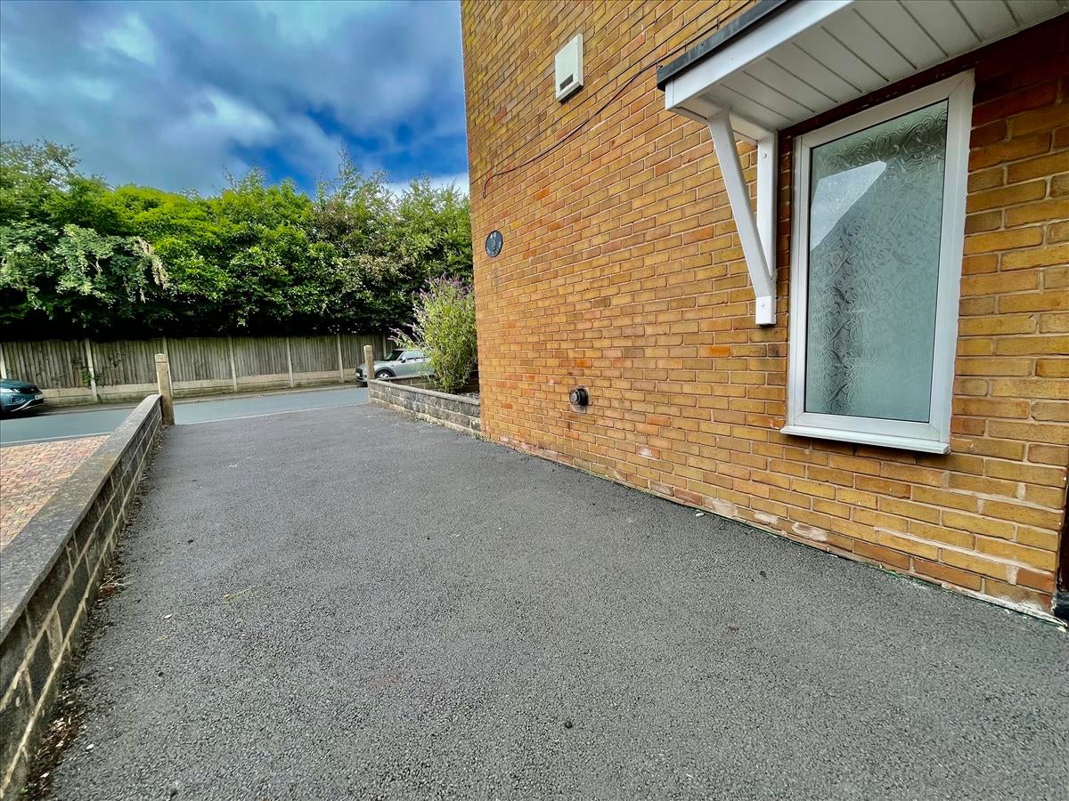 Flat Ashwood Road in Preston