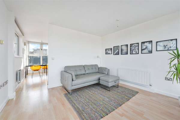 Flat Bartlett Mews in Greater London