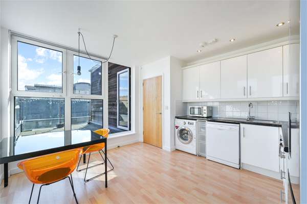 Flat Bartlett Mews in Greater London