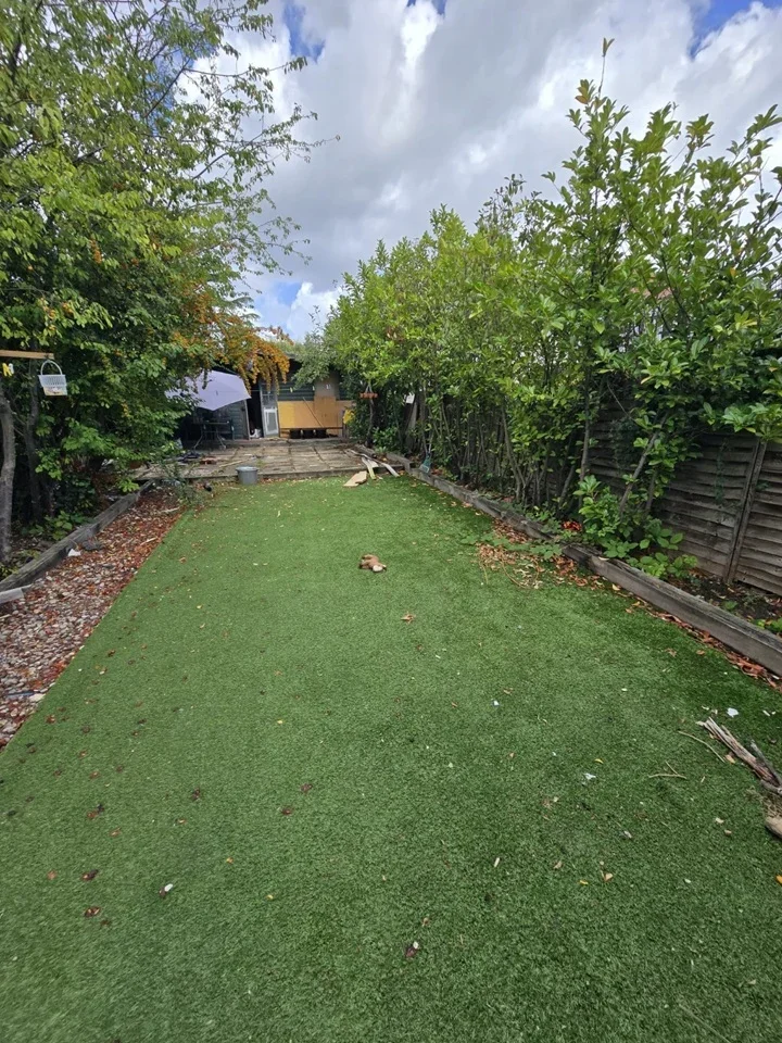 Flat Brook Crescent in Greater London