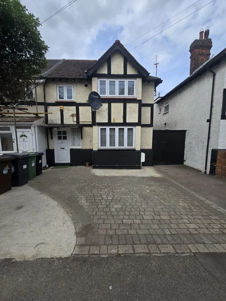 Flat Brook Crescent in Greater London