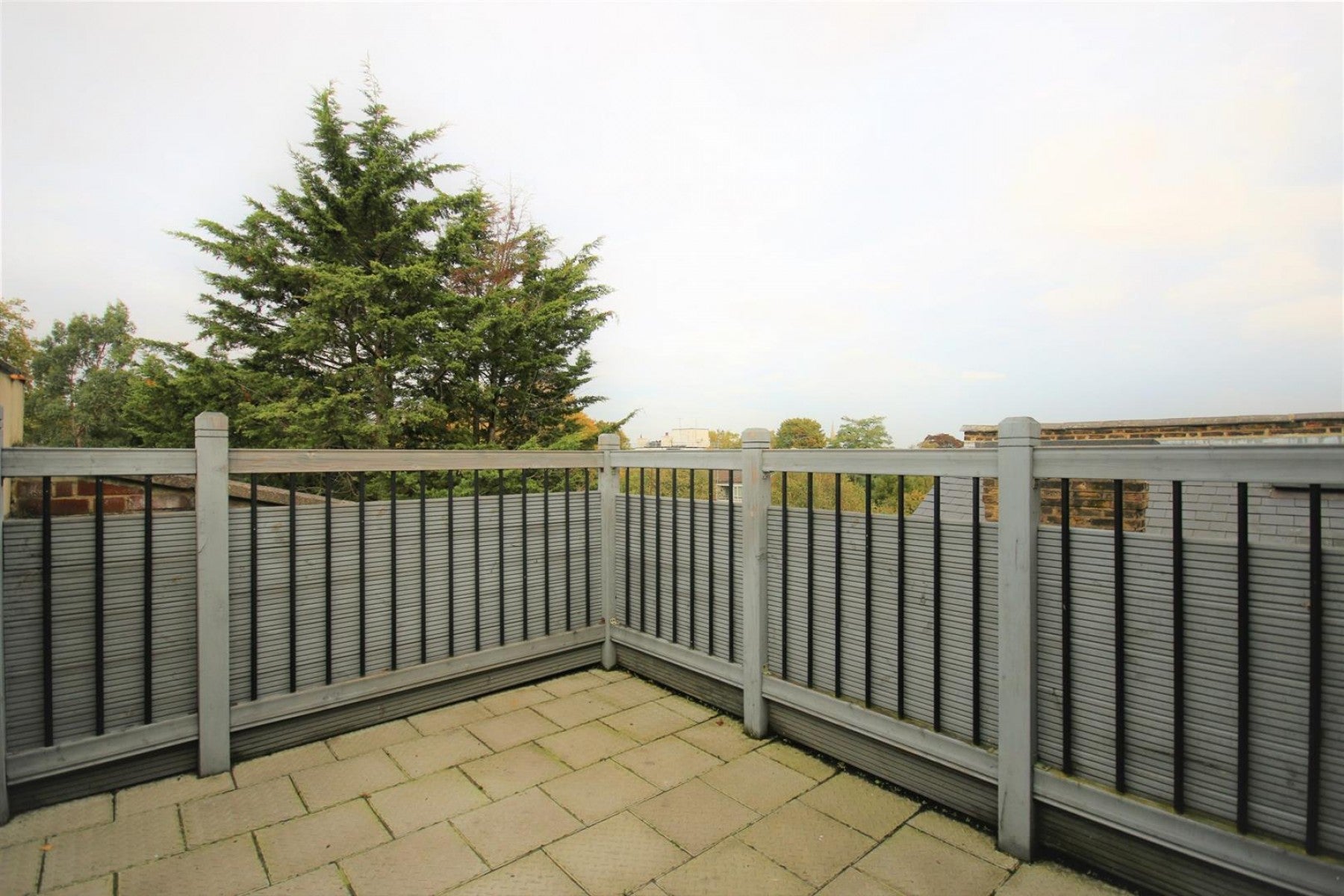 Flat Sotheby Road in Greater London