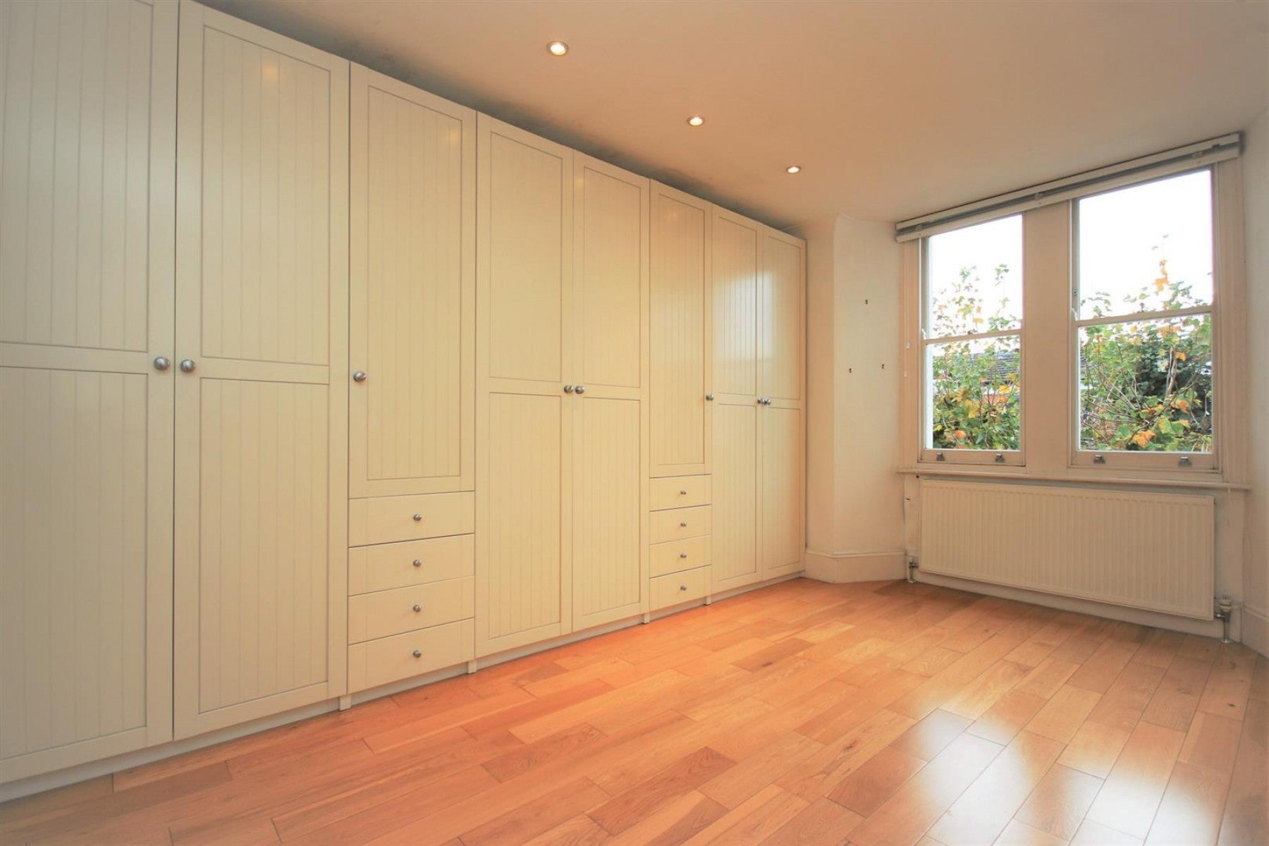 Flat Sotheby Road in Greater London