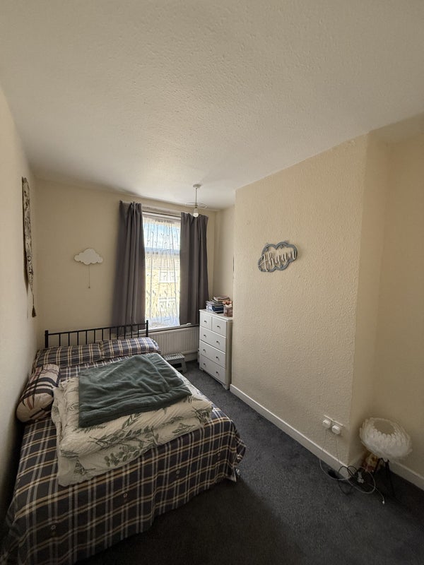Room Grove Road in Leicester