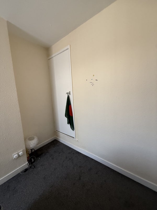 Room Grove Road in Leicester