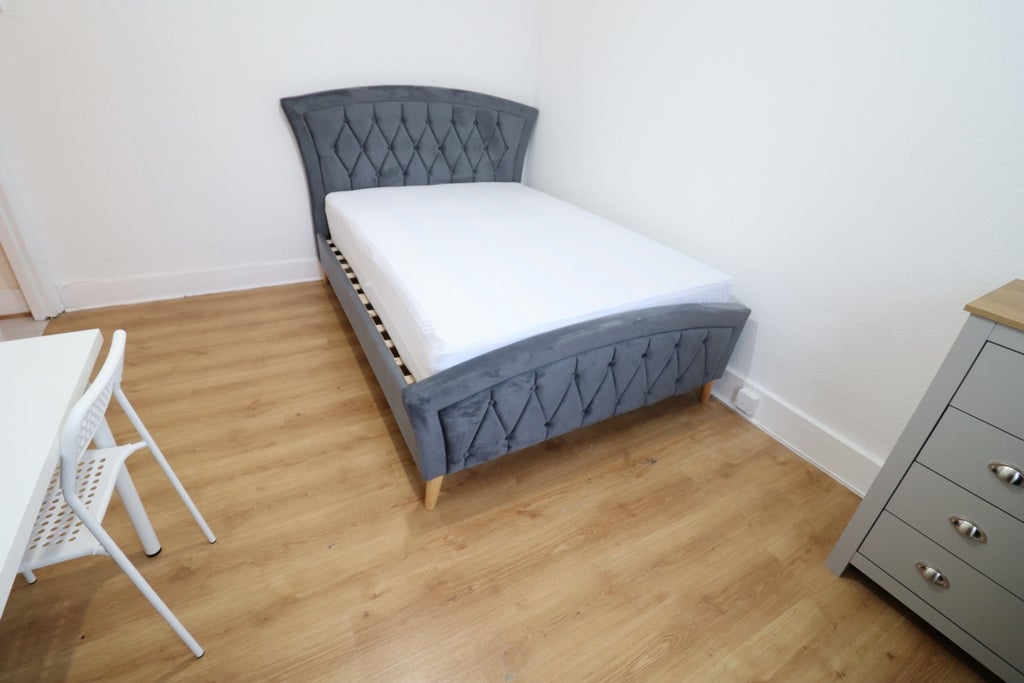 Room Globe Road in Greater London
