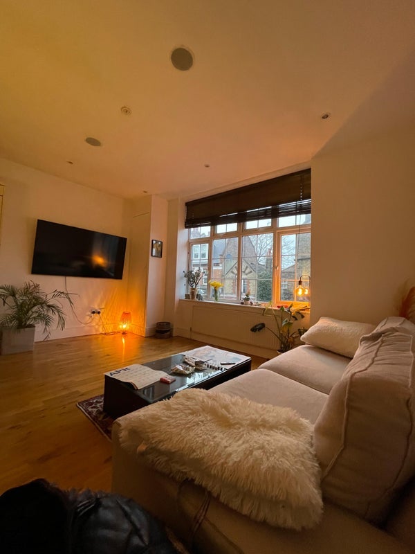 Flat Upper Richmond Road West in Greater London
