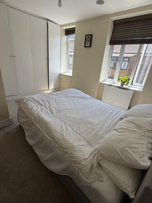 Flat Upper Richmond Road West in Greater London