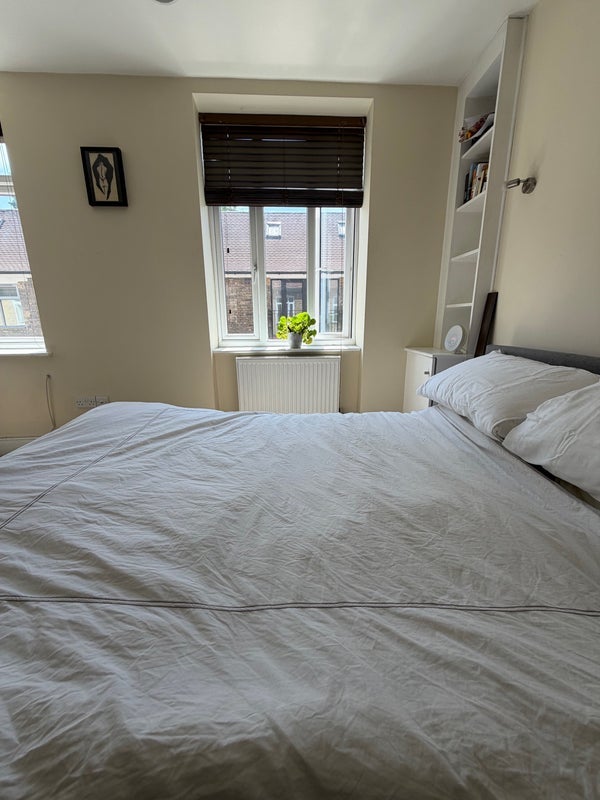 Flat Upper Richmond Road West in Greater London