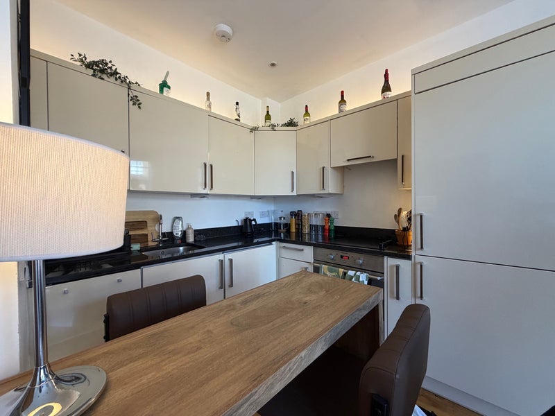 Flat Upper Richmond Road West in Greater London