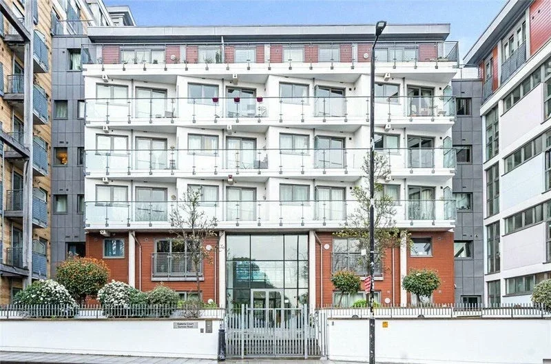 Room Sumner Road in Greater London