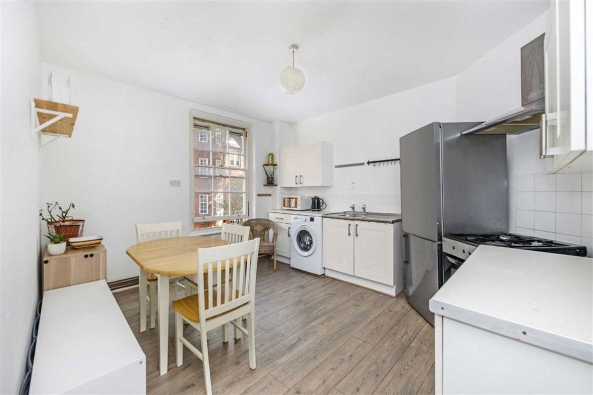 Flat Navarre Street in Greater London