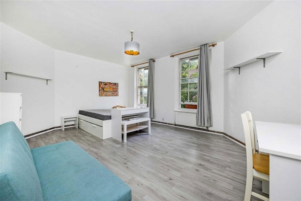 Flat Navarre Street in Greater London