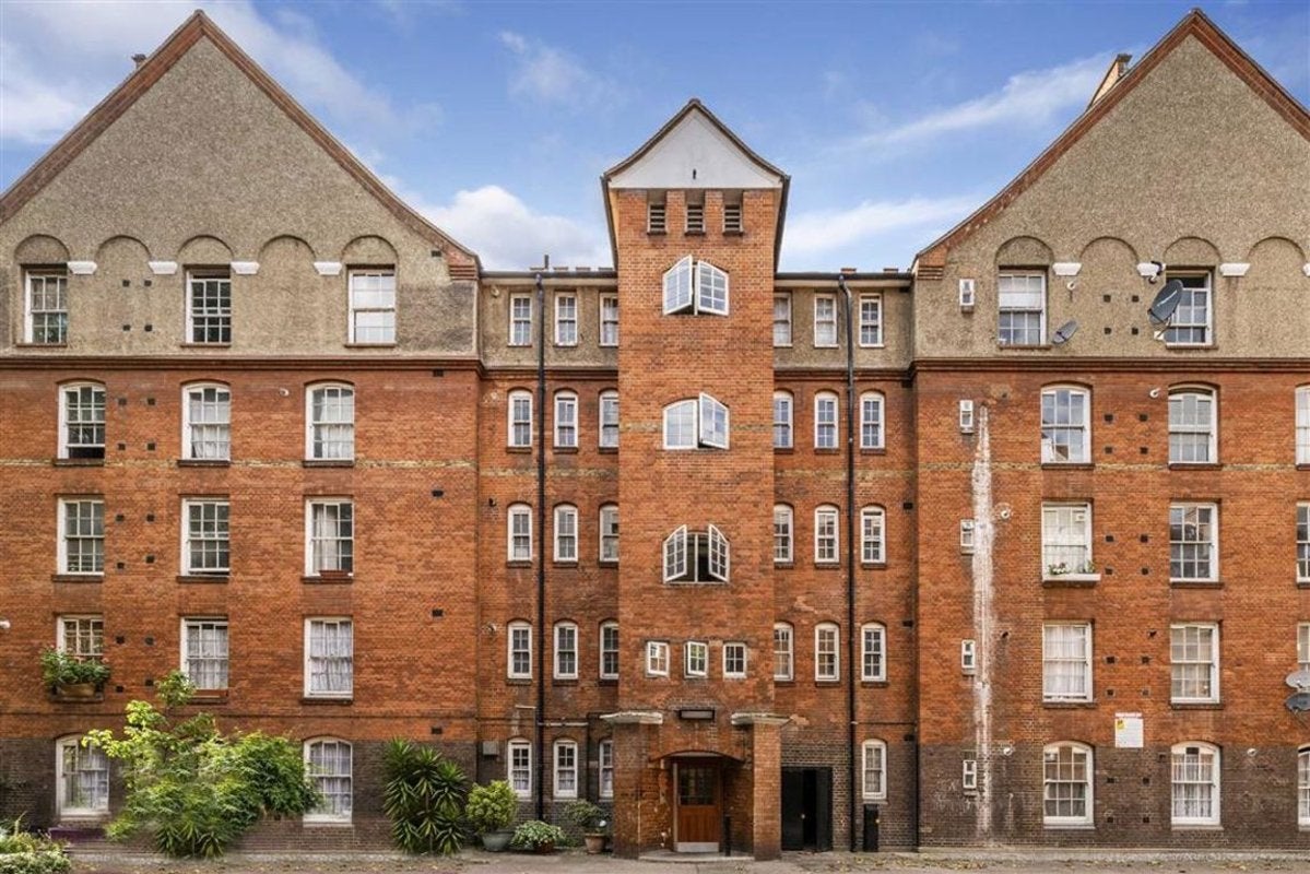 Flat Navarre Street in Greater London