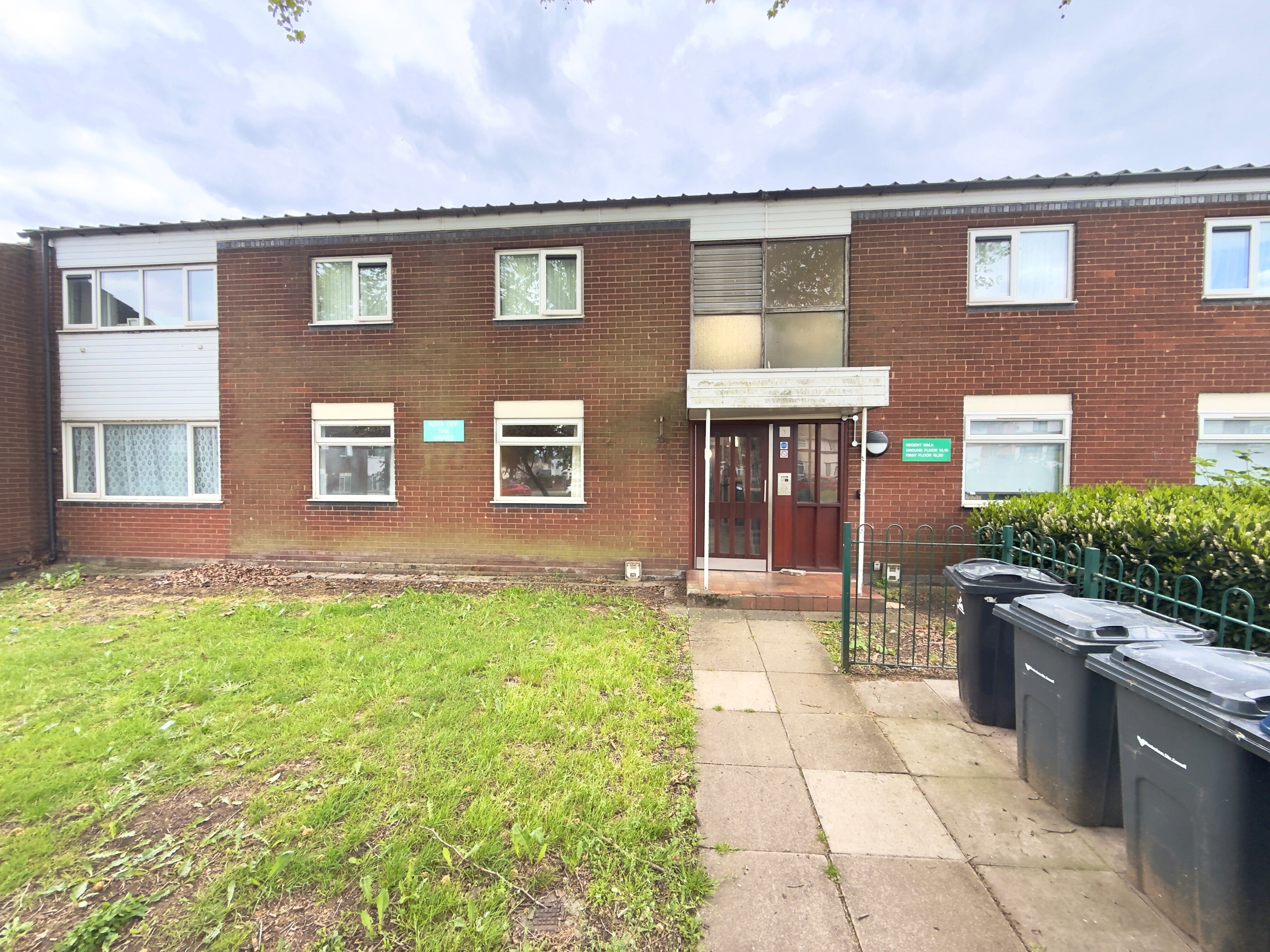 Flat Regent Walk in Birmingham