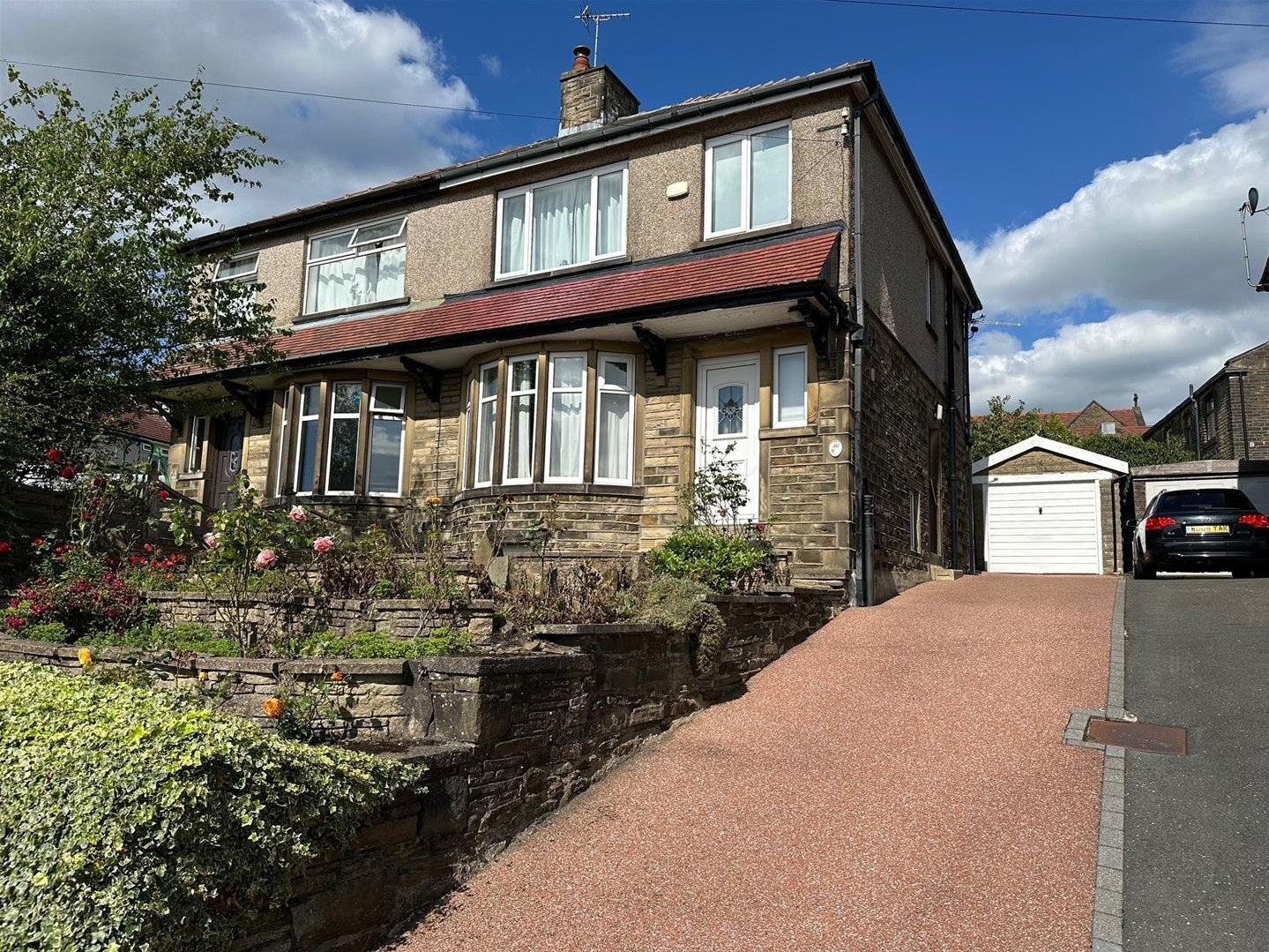 House Westborough Drive in Calderdale