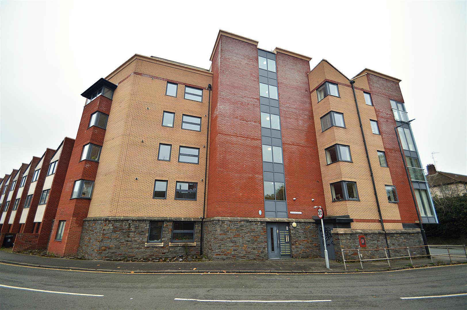 Flat Pennywell Road in Bristol