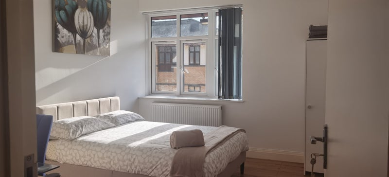Room Orchid Court in Crawley