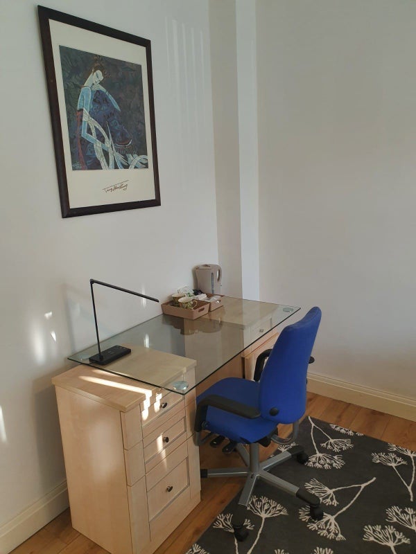 Room Orchid Court in Crawley
