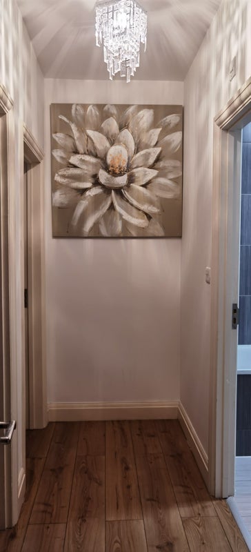 Room Orchid Court in Crawley