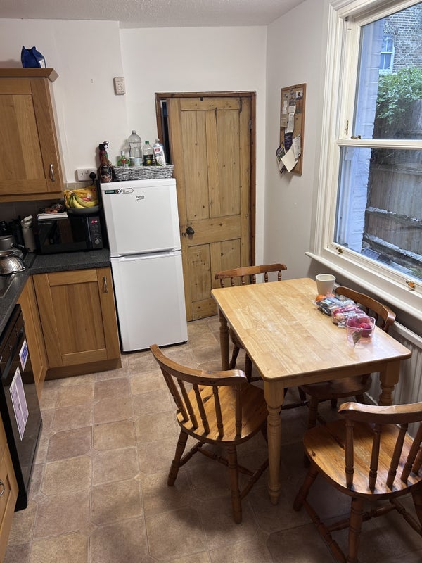 Room Elsley Road in Greater London