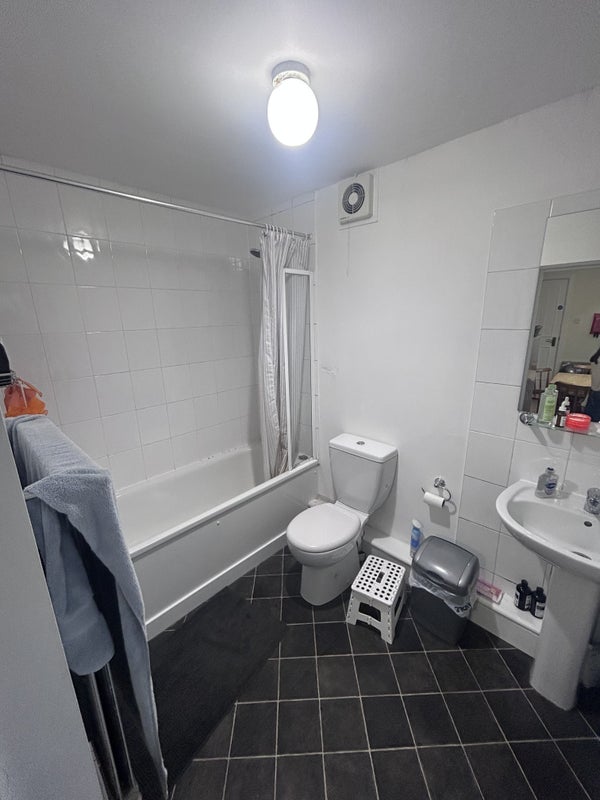 Room Elsley Road in Greater London