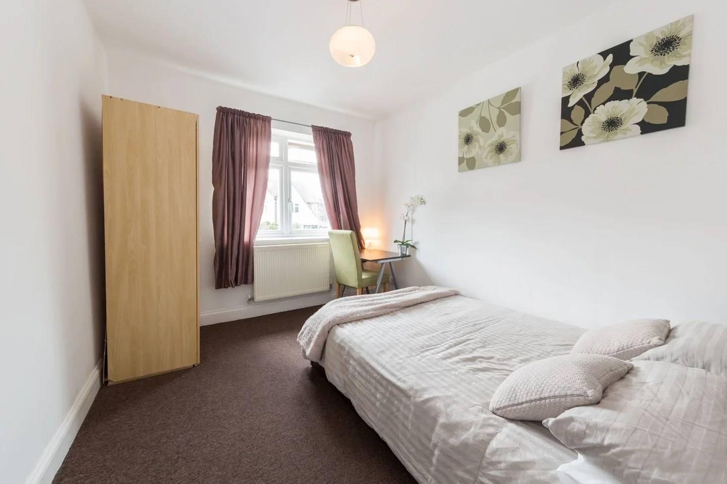 Flat Purbeck Drive in Greater London