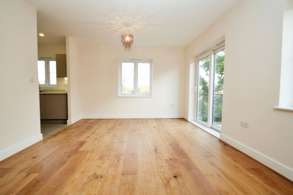 Flat Pield Heath Road in Greater London