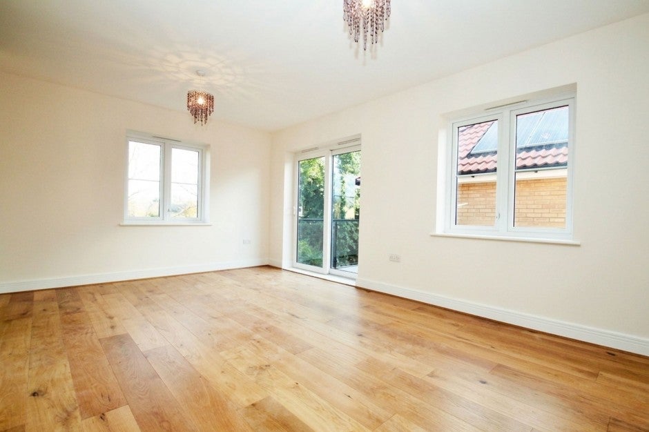 Flat Pield Heath Road in Greater London