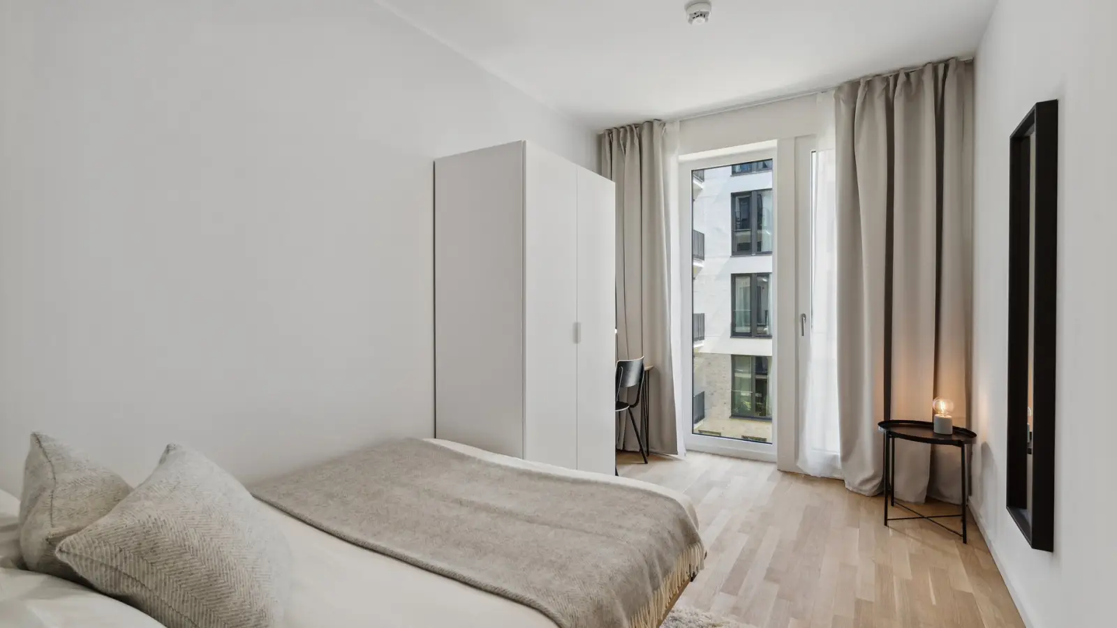 Zimmer Bernhard-Weiß-Straße in Berlin