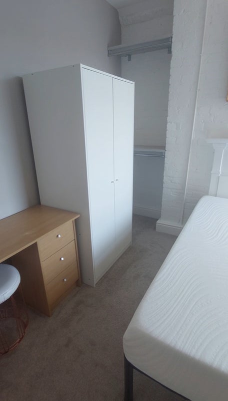 Room Poole Road in Poole