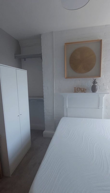 Room Poole Road in Poole