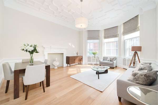 Flat Pont Street in Greater London