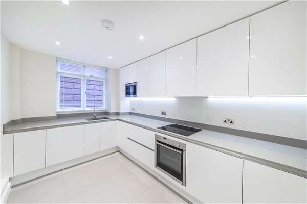 Flat Pont Street in Greater London