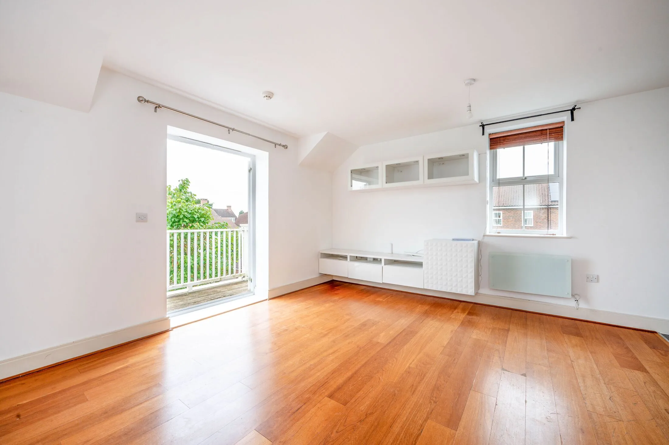 Flat Beaumont Drive in Greater London