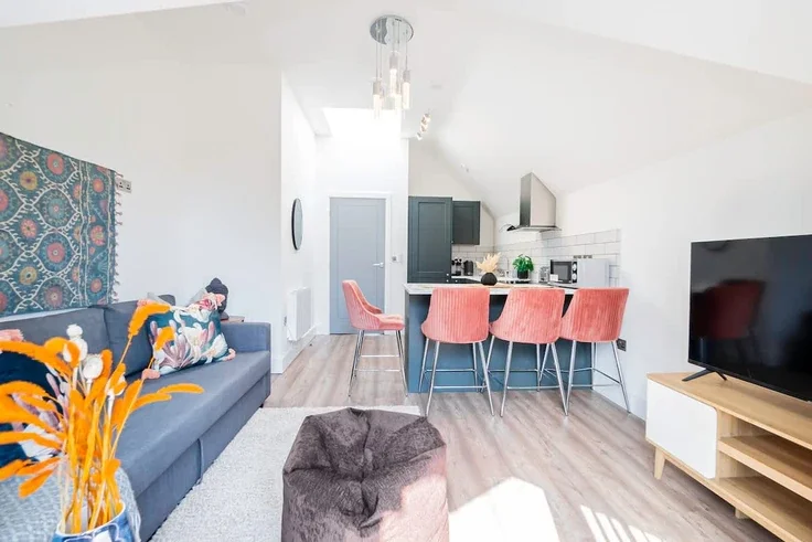 Flat Rosemont Road in Greater London