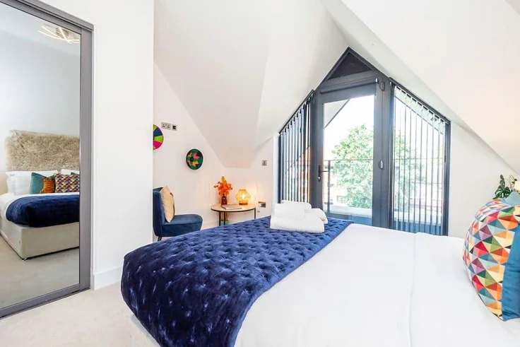 Flat Rosemont Road in Greater London