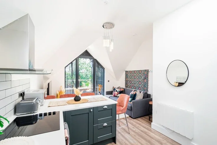 Flat Rosemont Road in Greater London