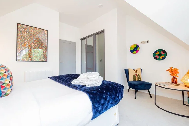 Flat Rosemont Road in Greater London