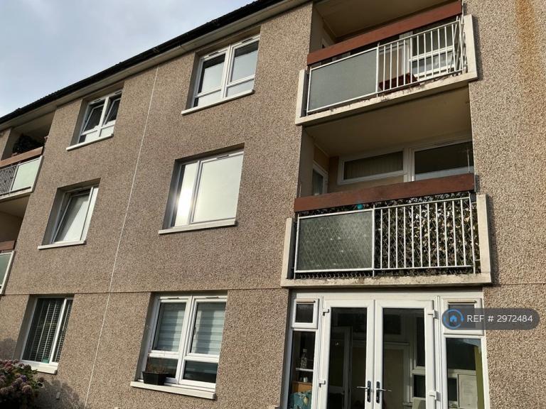 Flat Holmhead Road in Glasgow