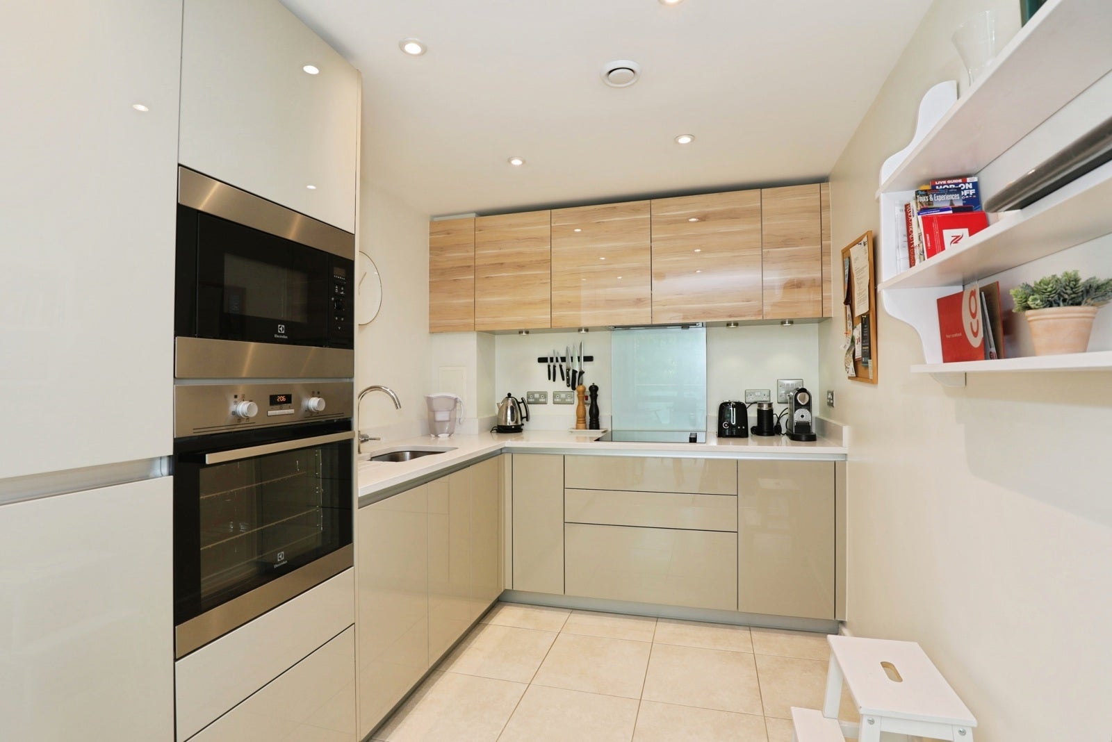 Flat All Saints Road in Greater London
