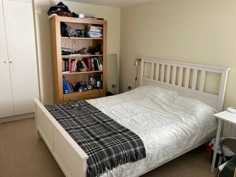 Room Tunstall Road in Greater London