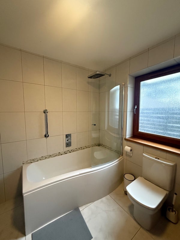 Room Elgin Road in Poole