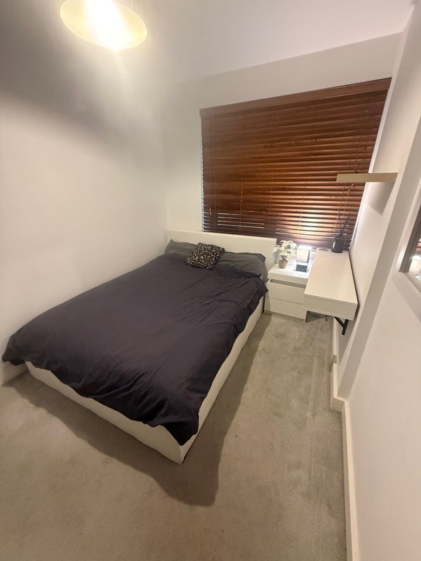 Room Elgin Road in Poole