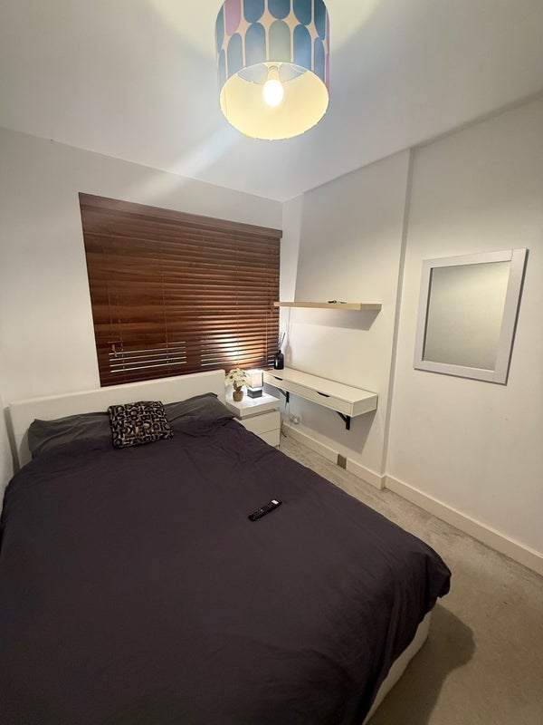 Room Elgin Road in Poole
