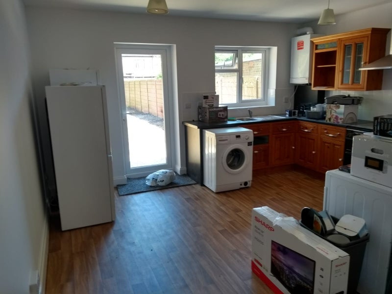 Room Dersingham Avenue in Greater London