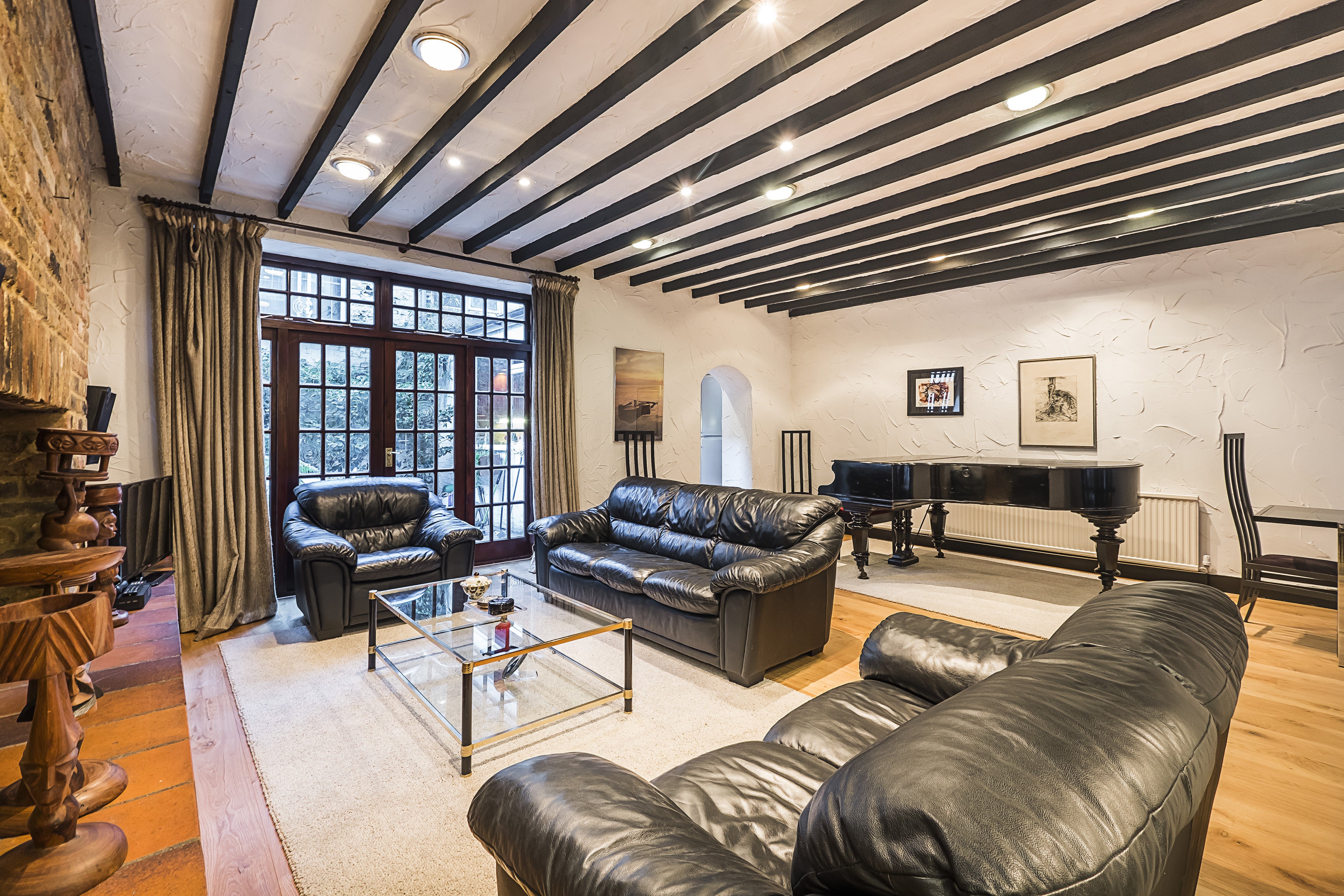 Flat Petersham Mews in Greater London