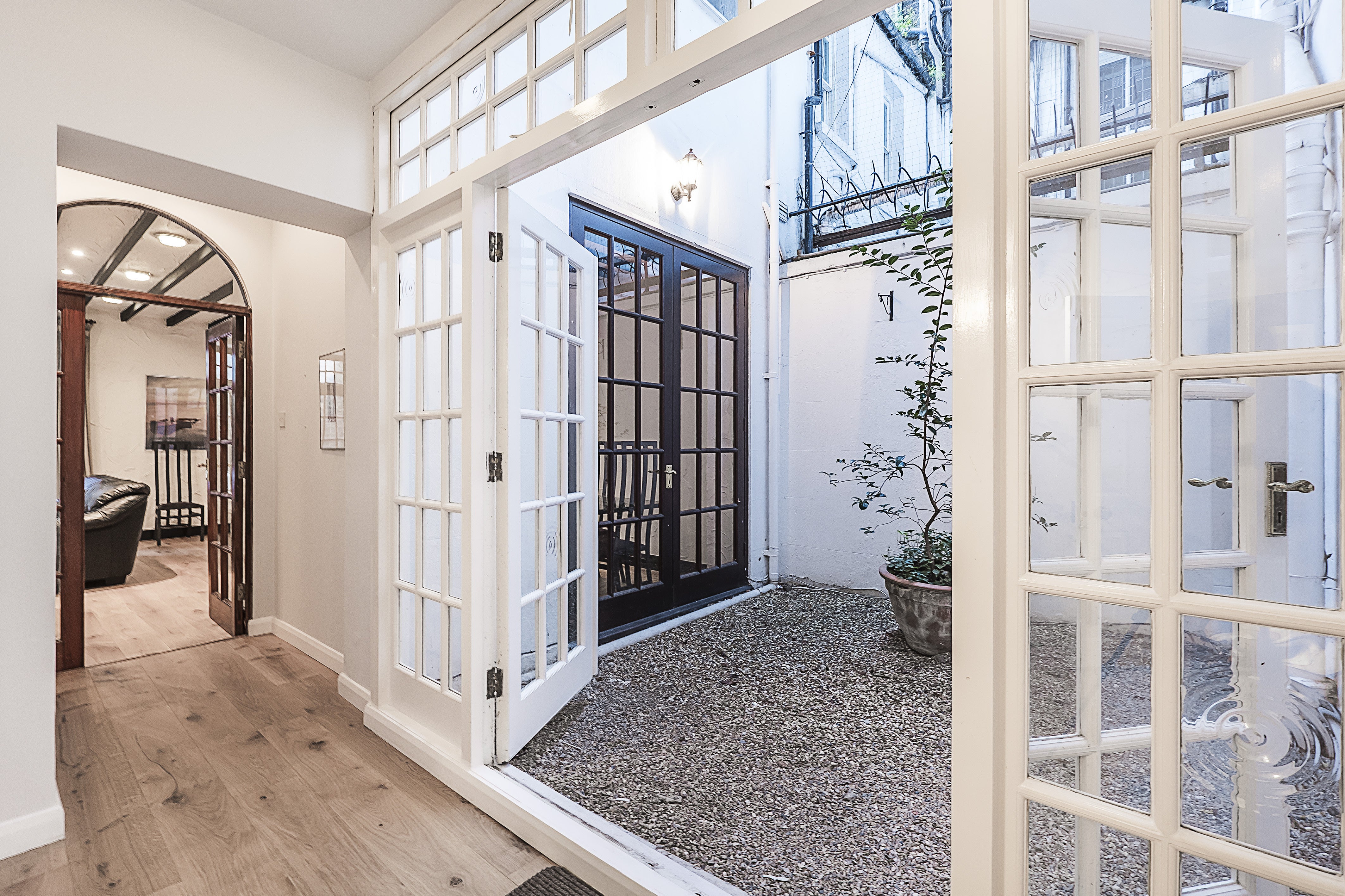Flat Petersham Mews in Greater London